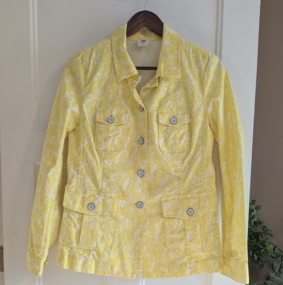 CAbi Jackets & Blazers - CAbi Yellow Field Of Daisies Floral Button-Front Jacket. Size Small